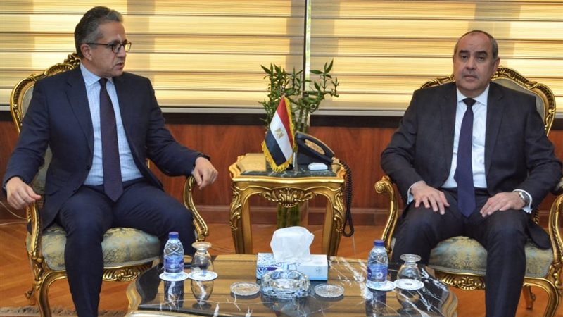 وزير الطيران خلال