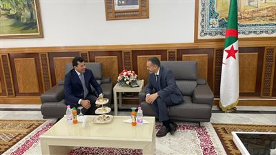 وزير الرياضة يصل الجزائر لحضور افتتاح بطولة ألعاب البحر المتوسط