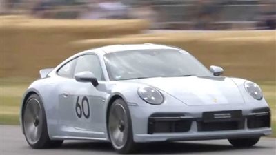 شاهد.. سيارات خارقة من فيراري وبوجاتي وبورشه تتسلق تل جودوود