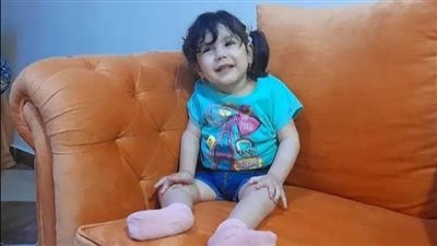 فرحة أسرة الطفلة رقية بعد تجميع ثمن علاجها من ضمور العضلات | فيديو