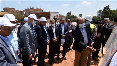 إنشاء مجمع خدمات حكومية.. مدبولي يترجل في شوارع نهطاي بالغربية | صور