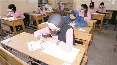 طلاب مدارس المكفوفين يؤدون امتحان اللغة العربية للثانوية العامة