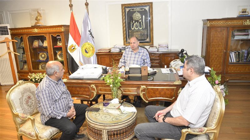 اجتماع محافظ أسيوط