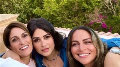 أول ظهور لـ ياسمين عبد العزيز بعد رحلة العلاج الأخيرة