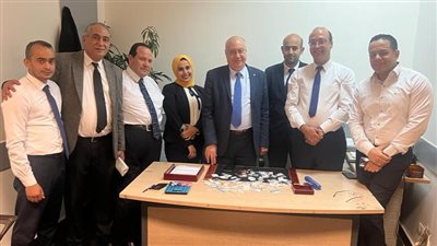 ضبط 300 جرام ألماس حول جسد راكبة بمطار القاهرة 