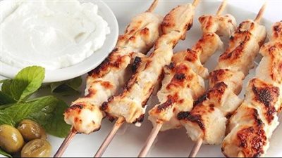 طريقة عمل الشيش طاووق بالفراخ أكلة خفيفة في الصيف