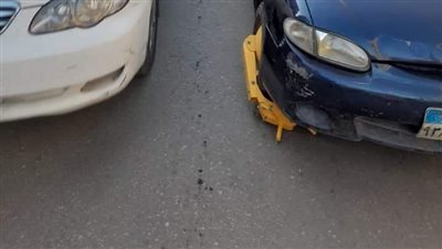 كلبشة السيارات المتعدية على الأرصفة والجزر الوسطى بالطالبية | صور