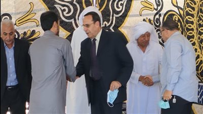 محافظ شمال سيناء ونائبه يعزيان في شيخ مجاهدي سيناء