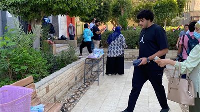 تطبيق الإجراءات الاحترازية على طلاب الثانوية العامة قبل بدء امتحان العربي | فيديو وصور