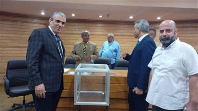 التوافد على صندوق الاقتراع السري لانتخاب رئيس اتحاد العمال | صور 