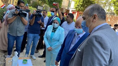 محافظون داخل لجان الثانوية العامة.. 