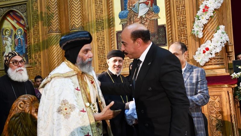 محافظ اسوان واسقف