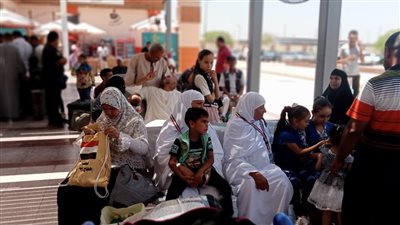 البعثة الرسمية للحجاج تصل مطار القاهرة استعدادًا للسفر إلى السعودية