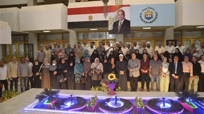 وسط الزغاريد.. تسليم 90 فائزا بقرعة الحج تأشيرات السفر بأسيوط