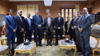 رئيس جامعة بني سويف يستقبل أعضاء لجنة قطاع الدراسات الاقتصادية والعلوم السياسية
