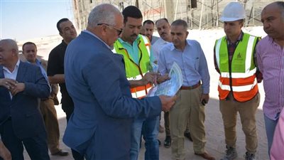 محافظ الوادي الجديد يتابع الموقف التنفيذي بمجمع المصالح الحكومية المميكن