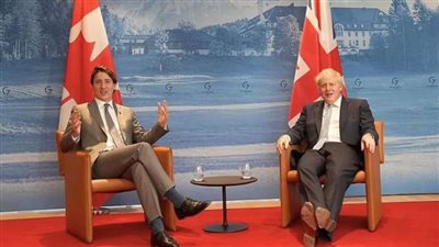 من يركب طائرة أضخم.. 