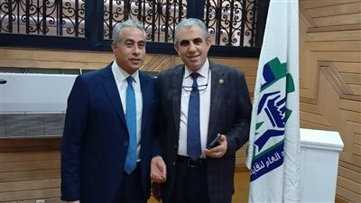 عادل عبدالفضيل يهنئ منافسه حسن شحاتة على فوزه برئاسة اتحاد العمال