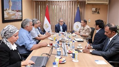 وزير السياحة والآثار يتابع اللمسات النهائية لأعمال الوسائط المتعددة والجرافيك بالمتحف الكبير
