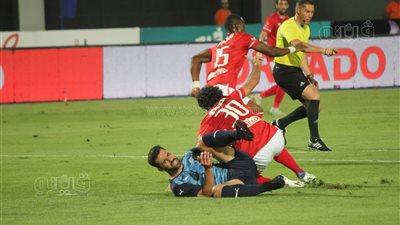 الأهلي يتقدم على بيراميدز بهدف طاهر في الشوط الأول | صور