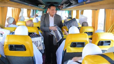 محافظ البحيرة يودع بعثة حجاج الجمعيات الأهلية قبل سفرهم