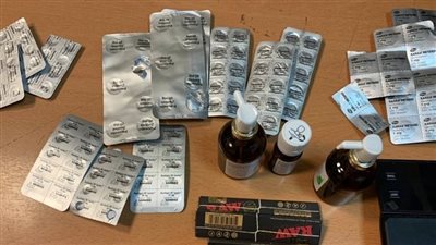 مع عودة رئيس الجمارك.. ضبط حشيش وأقراص مخدرة بحوزة راكب بمطار القاهرة 