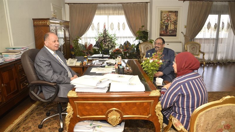 اجتماع محافظ أسيوط