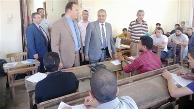 رئيس جامعة الأزهر يتفقد لجان امتحانات كليات أصول الدين واللغة العربية بالدراسة