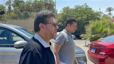 وصول سعيد أرتست إلى مؤتمر نقابة المهن الموسيقية لسماع اعتذار حسن شاكوش | فيديو