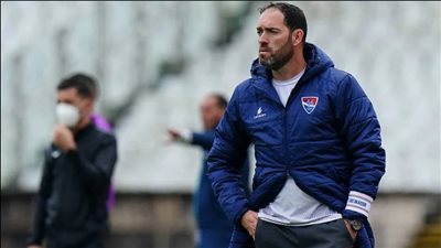 هل يقود مدرب الأهلي الجديد الفريق أمام سموحة وبتروجيت؟