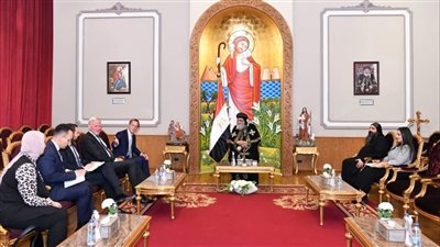 البابا تواضروس يناقش أهمية توعية الشباب بالتغيرات المناخية مع المبعوث الهولندي