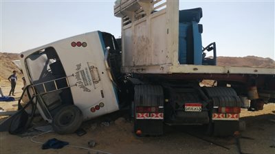 مصرع وإصابة 12 شخصا في حادث تصادم بطريق العاصمة الإدارية