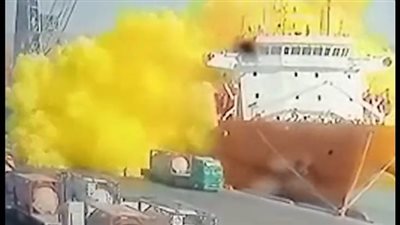 الشرطة الأردنية تطلق تحذيرا عاجلا للمواطنين بعد تسرب غاز سام بميناء العقبة | فيديو