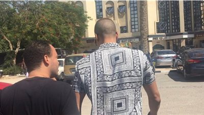 شاهد.. غضب حسن شاكوش بعد مغادرته مؤتمر هاني شاكر