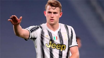 بايرن ميونخ ينافس تشيلسي في سباق التعاقد مع دي ليخت