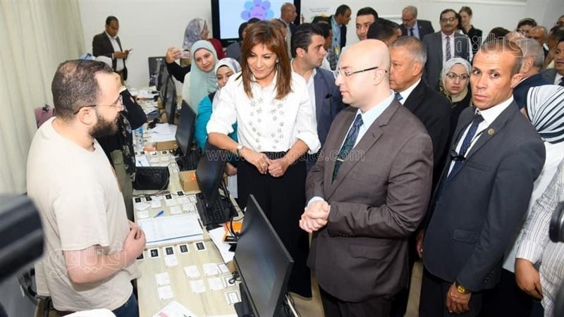 محافظ بني سويف ووزيرة