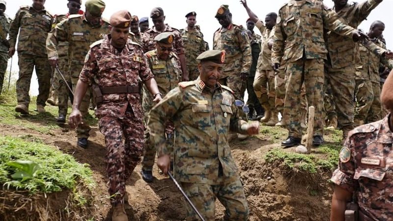 البرهان يتفقد الحدود