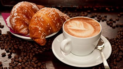 طريقة عمل القهوة باللبن زي الكافيهات 