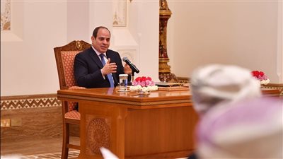  السيسي: حريصون على تطوير التعاون الاقتصادي والتجاري وتنمية الاستثمارات مع رجال الأعمال والشركات العمانية
