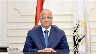 محافظ القاهرة يطالب بضرورة التواصل مع المواطنين وحسن استقبالهم