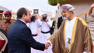 الرئيس السيسي وسلطان عمان يتبادلان التهنئة هاتفيا بمناسبة شهر رمضان