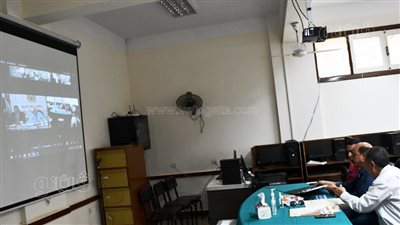 محافظ أسوان يتابع انتظام سير امتحانات الثانوية العامة من غرفة العمليات المركزية | صور