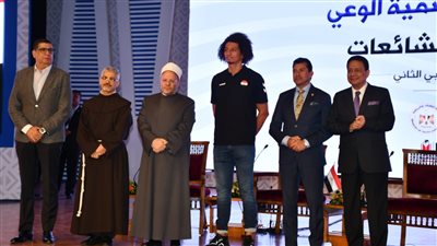 شاهد.. تكريم وزير الرياضة لعلي زين لاعب منتخب مصر لكرة اليد