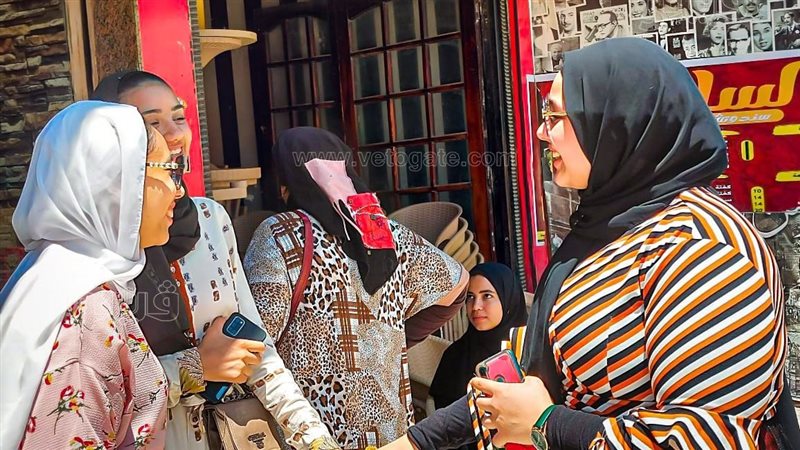 الفرحة بين طالبات