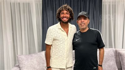 محمد النني ينشر صورة مع الكابتن بدر رجب: هفضل مدين لك طول عمري