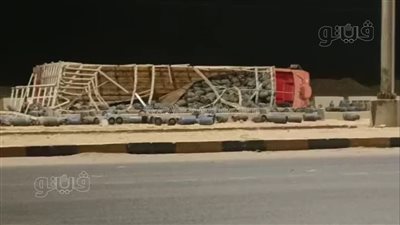 انقلاب سيارة محملة بألف أسطوانة بوتاجاز بطريق الإسماعيلية الصحراوي| صور