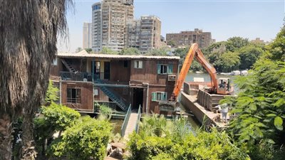 إزالة 15 عائمة سكنية بكورنيش النيل في إمبابة والعجوزة | صور