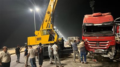 رفع آثار حادث سيارة أسطوانات البوتاجاز بطريق الإسماعيلية القاهرة الصحراوي