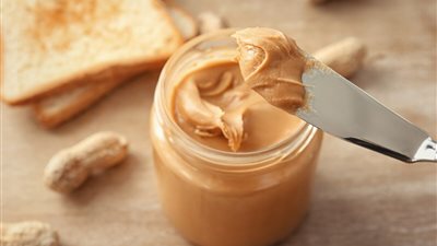 أسهل طريقة لعمل زبدة الفول السوداني في المنزل