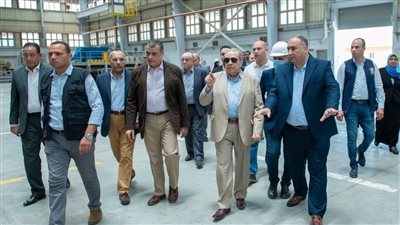 وزير الإنتاج الحربي يتفقد شركة حلوان للصناعات غير الحديدية 